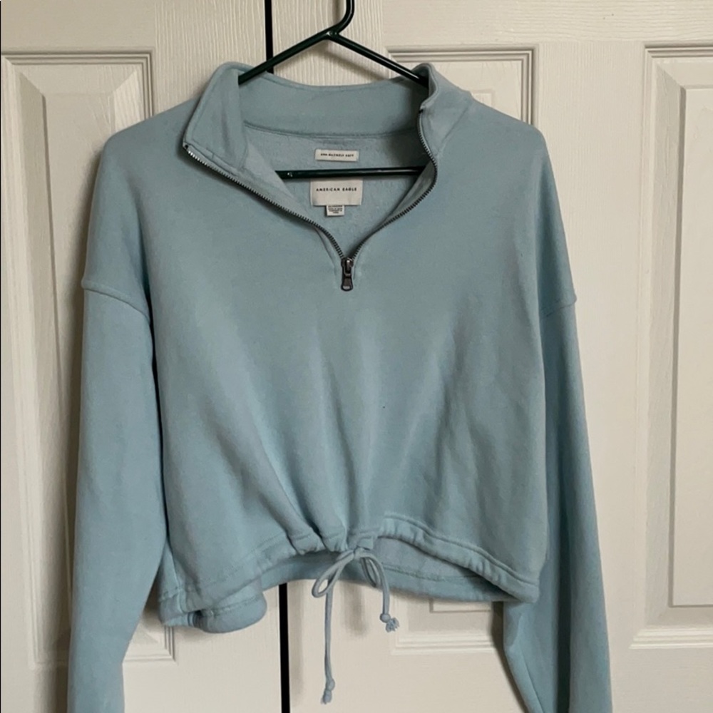 NEVER WORN American Eagle cropped sweatshirt.